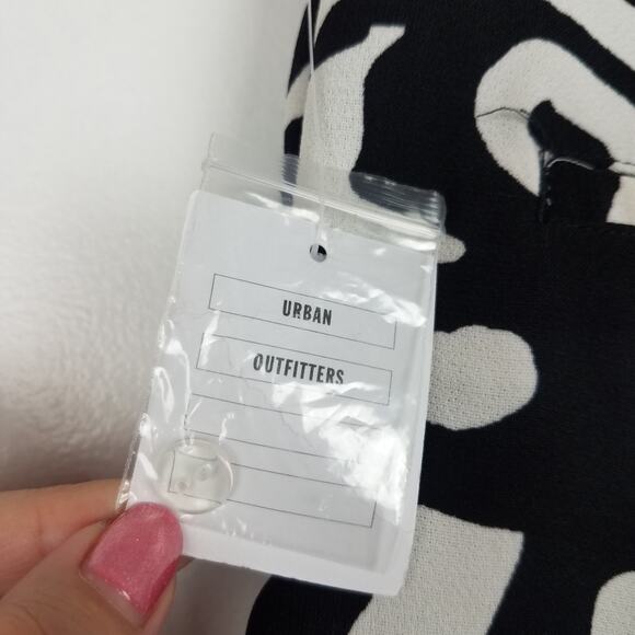 Alice & UO | Black & White Patterned Shorts New - Picture 5 of 6